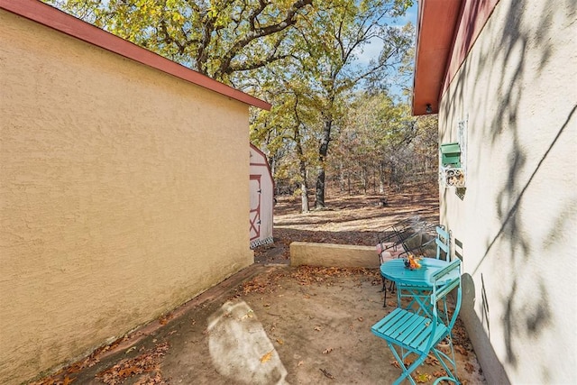 view of yard with a patio