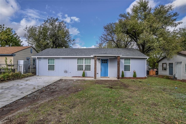 ranch-style home with a front lawn