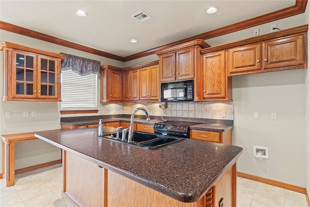 kitchen with black appliances, crown molding, sink, an island with sink, and light tile patterned flooring