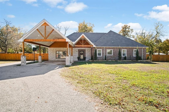 view of front of property featuring a front yard and a carport