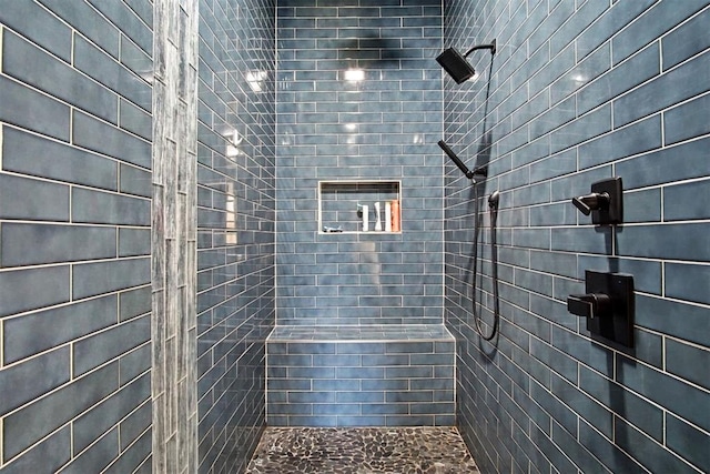 bathroom featuring a tile shower