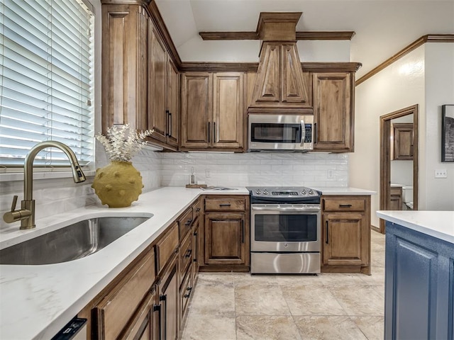 kitchen with sink, lofted ceiling, stainless steel appliances, and tasteful backsplash