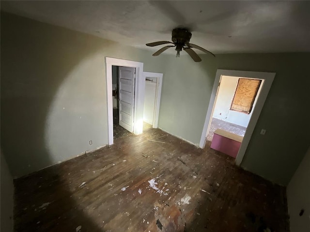 unfurnished bedroom with ceiling fan