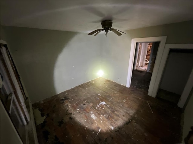 unfurnished bedroom featuring ceiling fan