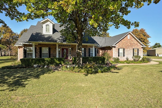 view of front of house featuring a front lawn