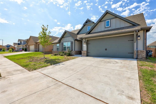 craftsman house with a front yard