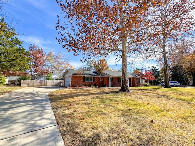 ranch-style home with a front yard