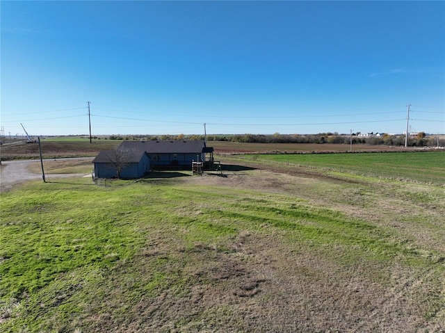 view of yard featuring a rural view