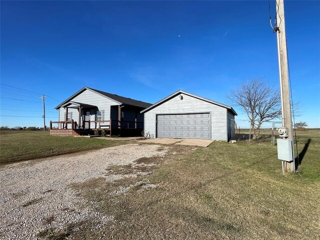 view of front of home featuring a front yard