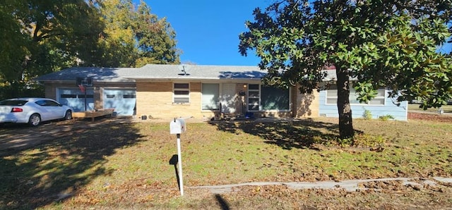 ranch-style home with a front yard