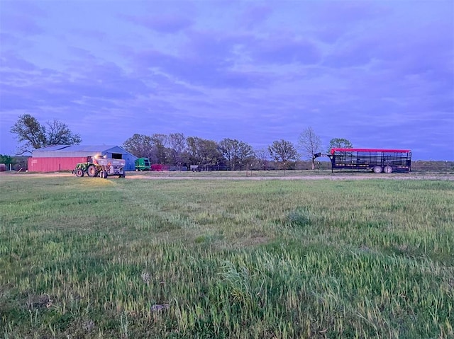 view of yard featuring a rural view