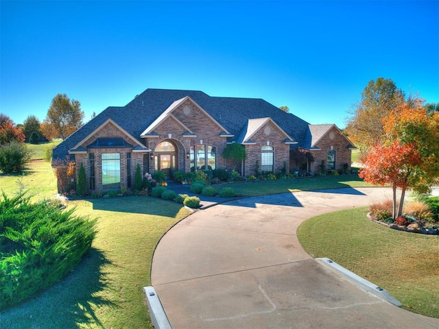 view of front of house with a front lawn