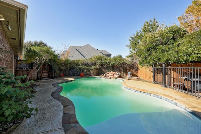 view of swimming pool