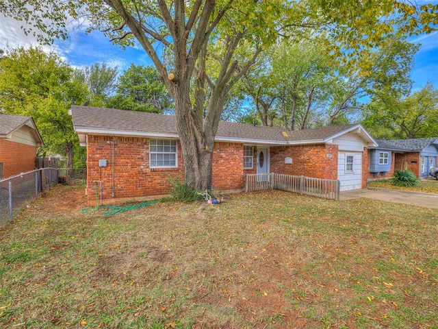 ranch-style home featuring a front yard