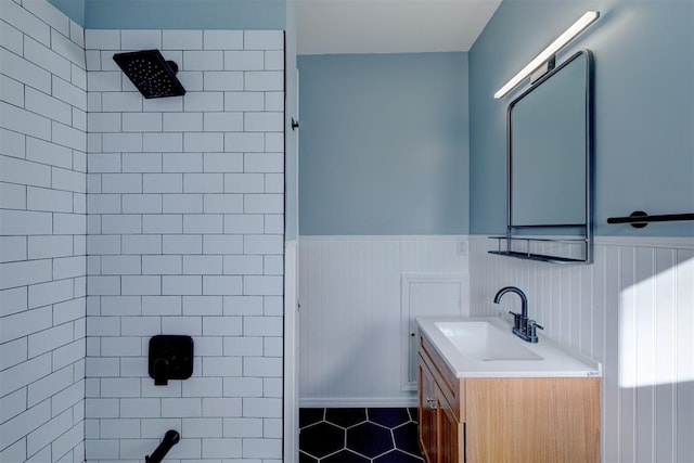 bathroom featuring vanity and tiled shower / bath combo