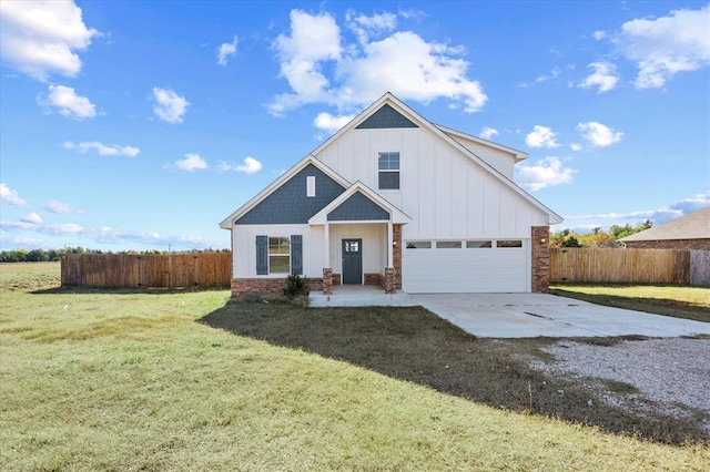 view of front of home featuring a front lawn