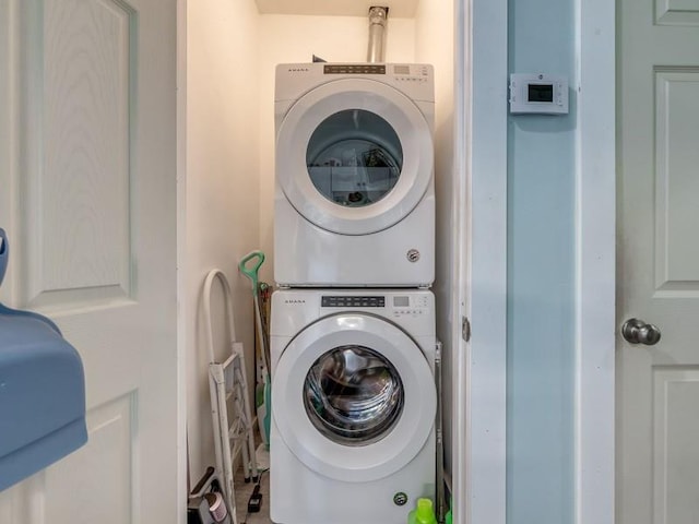 laundry room with stacked washer / drying machine