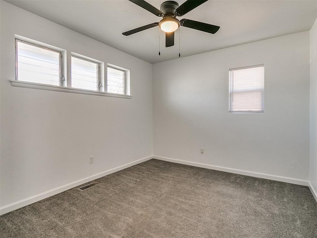 carpeted empty room featuring ceiling fan