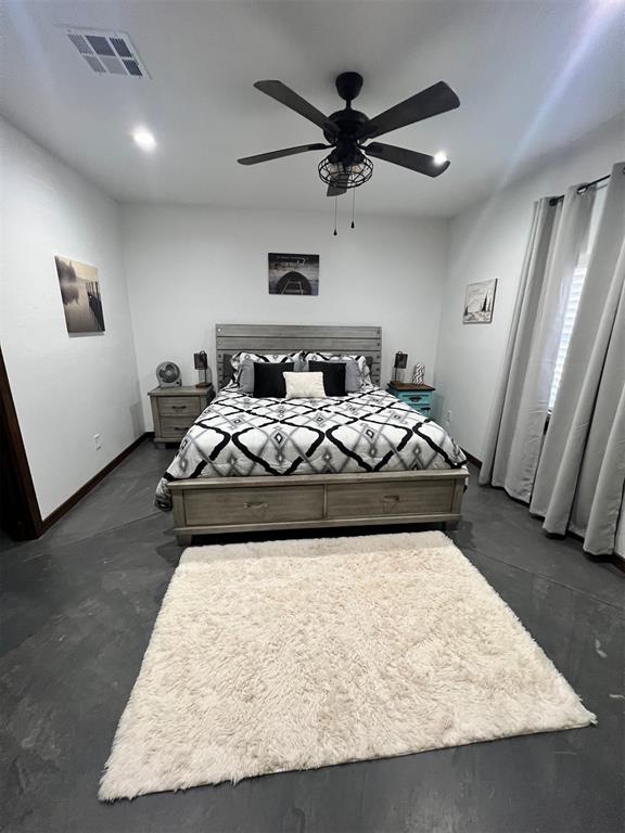 bedroom featuring ceiling fan