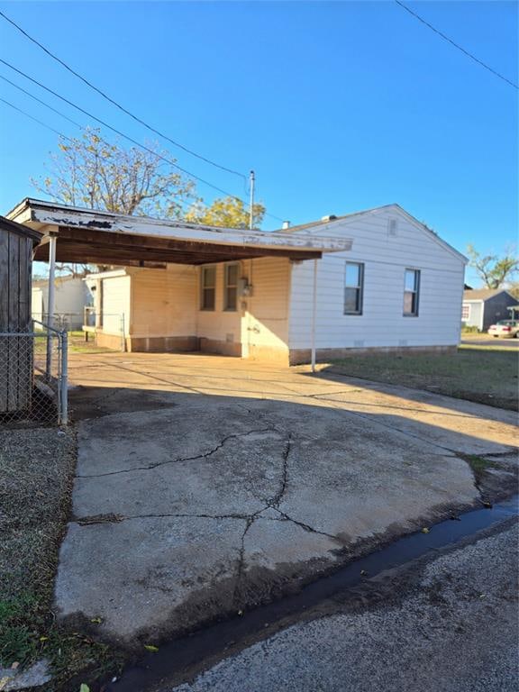 view of front of home with a carport