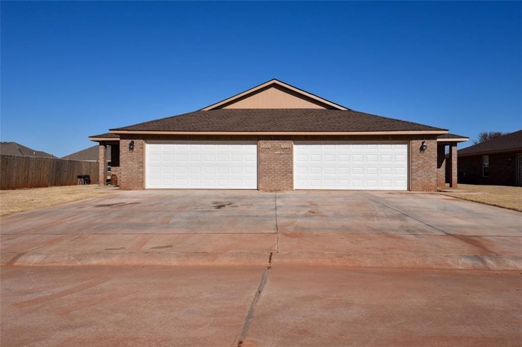 view of front facade with a garage