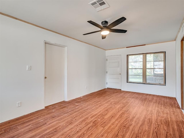 empty room featuring light wood-type flooring, ceiling fan, and ornamental molding