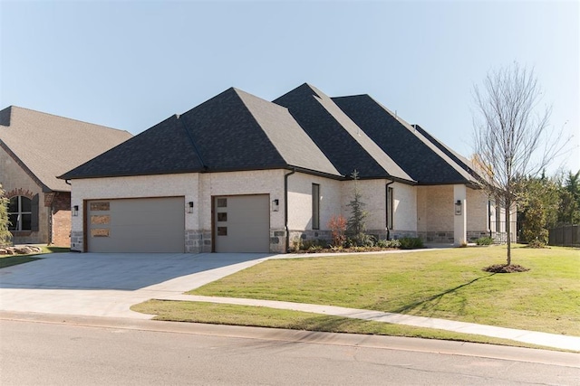 view of front of home featuring a front yard and a garage