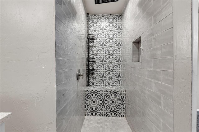 bathroom featuring tiled shower