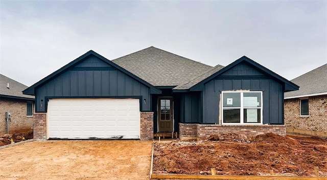 view of front facade featuring a garage