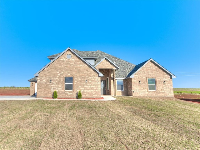 front of property with a front lawn