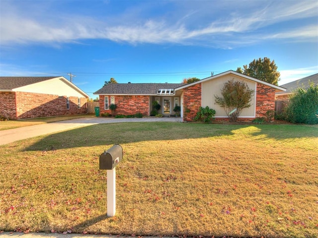 ranch-style home with a front lawn