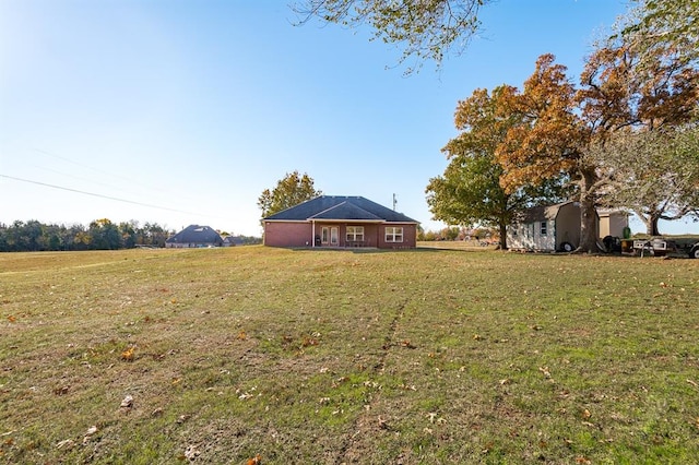 view of yard featuring a storage unit and a rural view