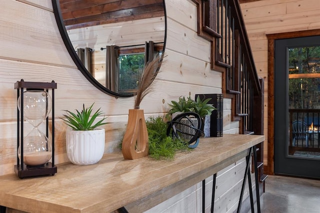105 Triton Trl, Broken Bow, OK 74728 - detailed view of wooden walls