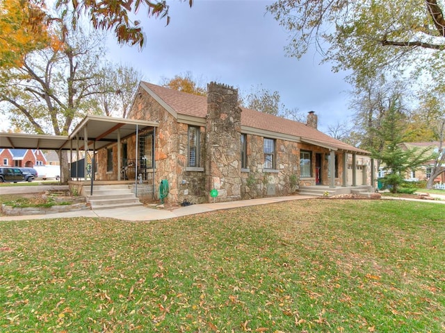 view of front facade with a front yard