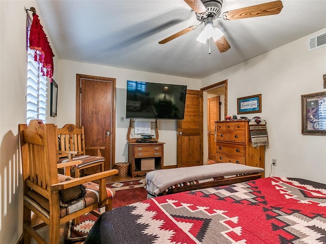 bedroom featuring ceiling fan