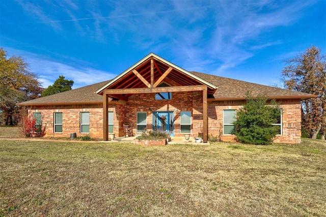 view of front of home with a front lawn