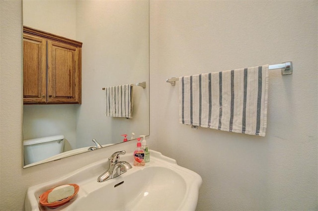 bathroom featuring toilet and sink