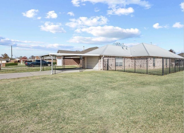 view of front of home featuring a front lawn and a carport