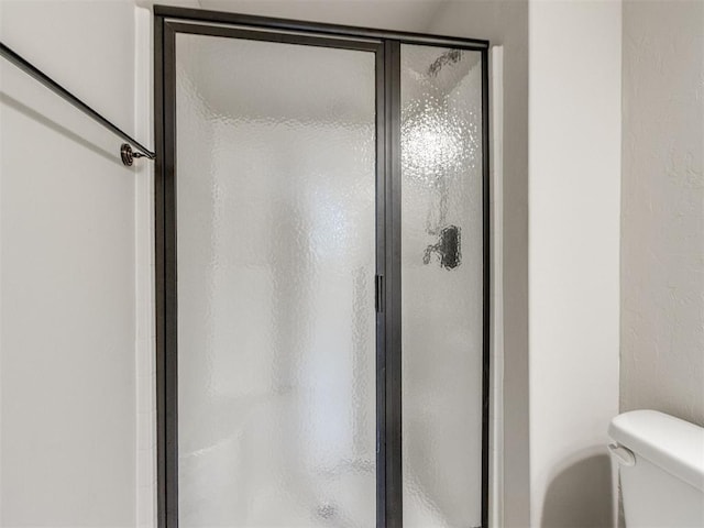 2213 Waterbrook Ct, Norman, OK 73026 - full bathroom featuring a shower stall and toilet