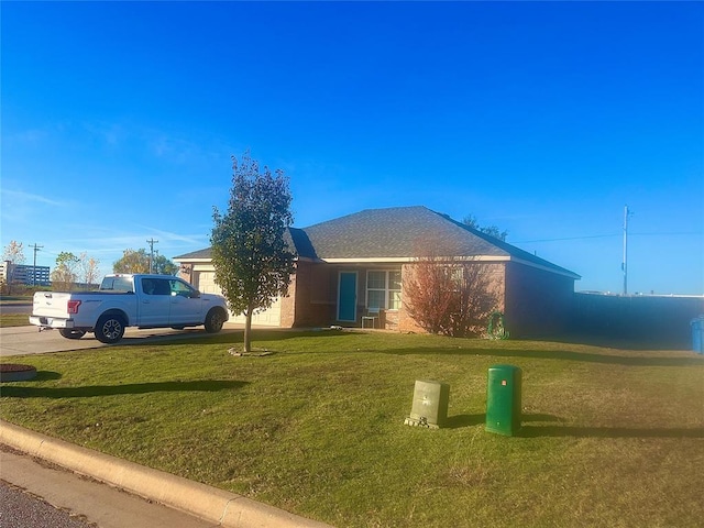 view of front facade with a front yard