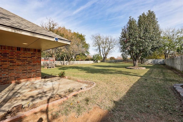 view of yard featuring a patio