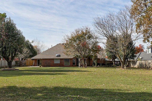 view of front of home featuring a front lawn