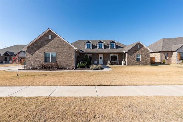 view of front of property with a front yard