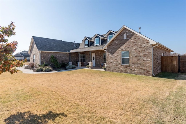 view of front of house featuring a patio and a front yard