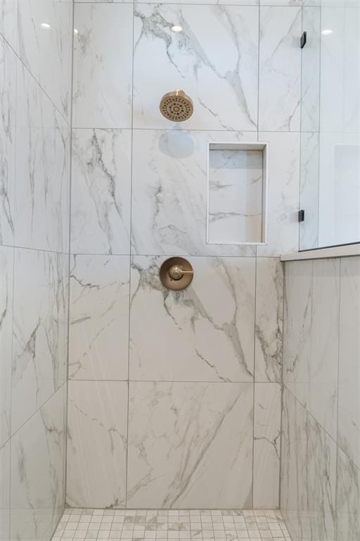 417 Basin Way, Norman, OK 73069 - bathroom with a marble finish shower