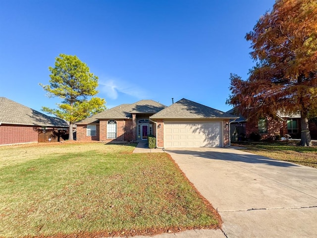 view of front of property featuring a front lawn and a garage