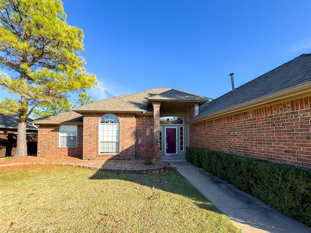 view of front of property with a front yard