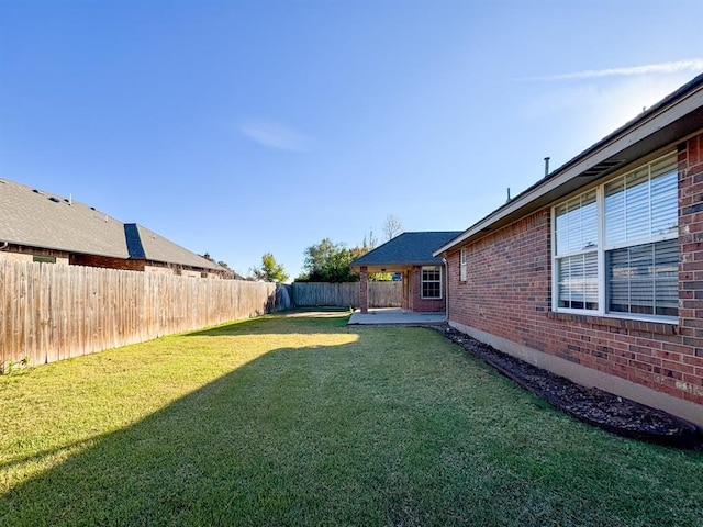 view of yard featuring a patio