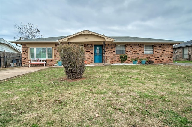 ranch-style house featuring a front lawn