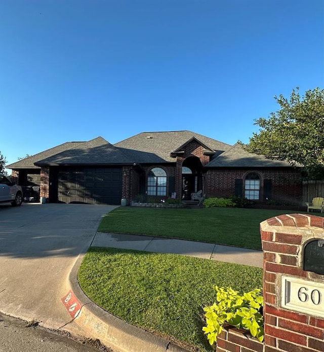 view of front of home featuring a front yard and a garage